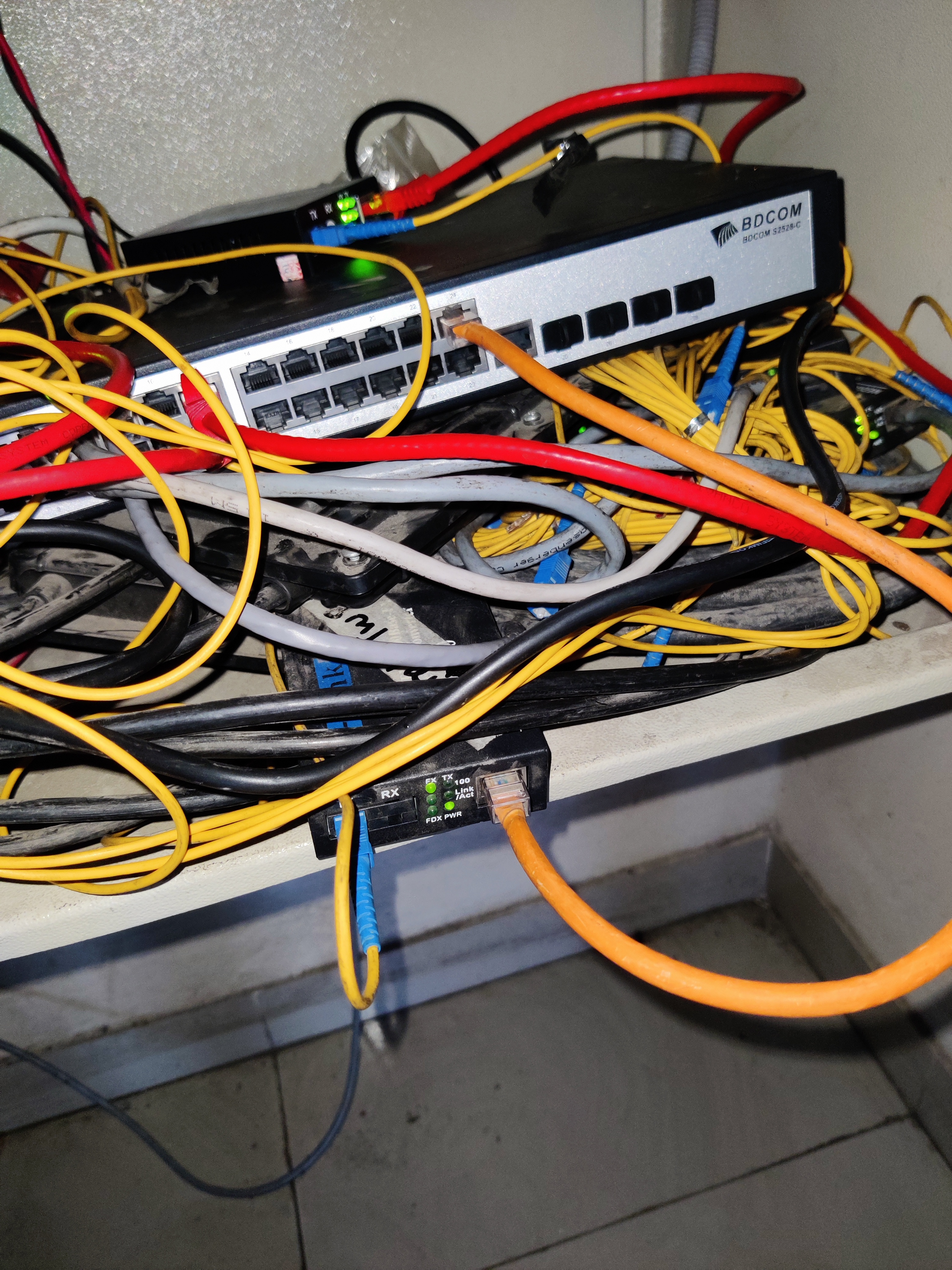 Organizing switch port cabling during a network troubleshooting session